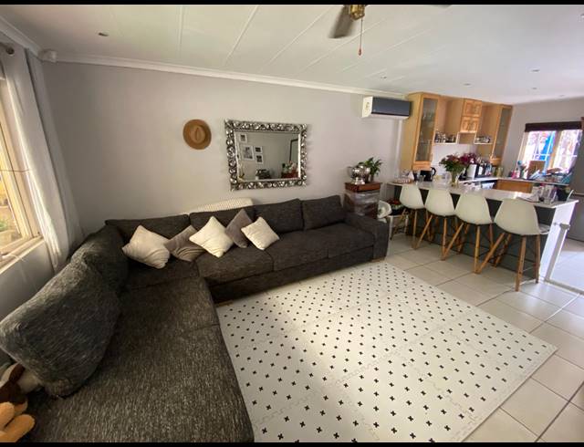 2 BEDROOM SECTIONAL TITLE TO LET IN GLEN HILLS